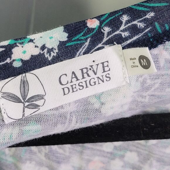 Carve Designs Womens Sz M Blue Floral Short Sleeve Hazel Semi Crop Top - Picture 6 of 11